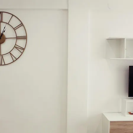 Apartament Coqueto Y Luminoso De Tres Malaga