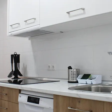 Apartament Coqueto Y Luminoso De Tres Malaga